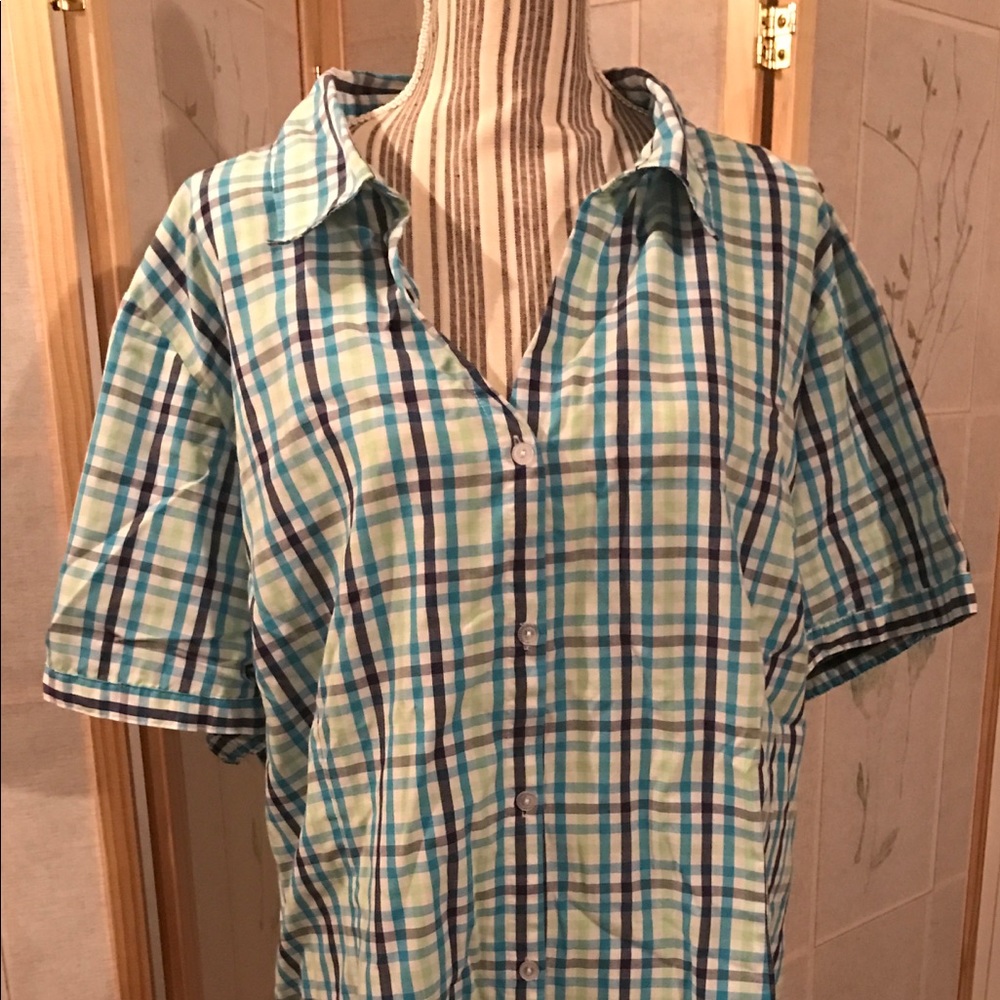 4X button down printed blouse